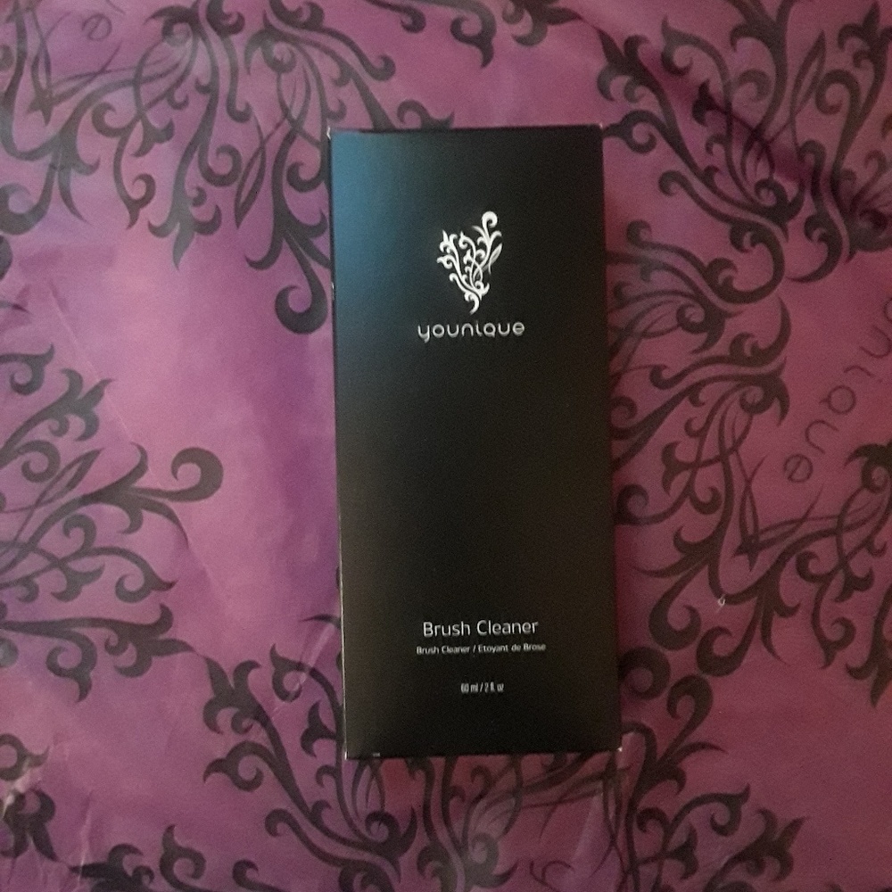 NIB Younique Brush Cleaner